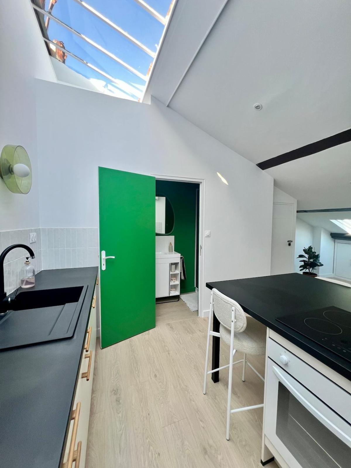 Apartamento T2 Sous Les Toits, Entre Gare Et Centre-ville, Grands Buffets Narbona